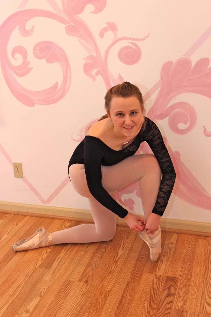 DancertyingherballetshoesCatherinesDanceStudio170
